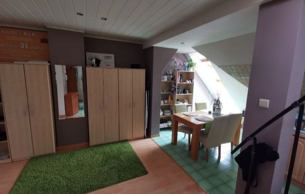 Przytulny pokój dla studentki w dużym mieszkaniu obok metra Racławicka