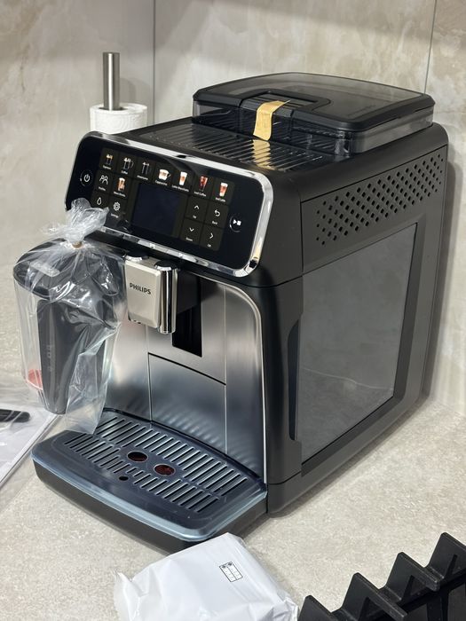 Кавомашина PHILIPS Series 5500 LatteGo
