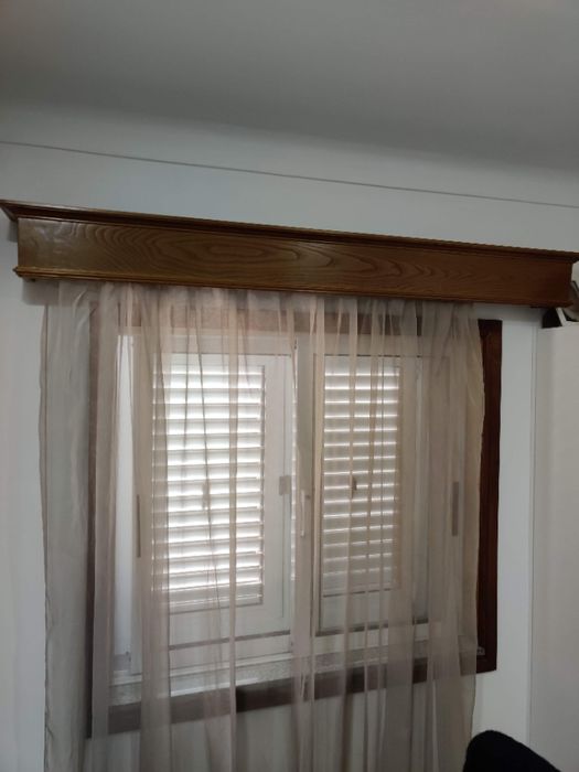 Varões com calhas para cortinados