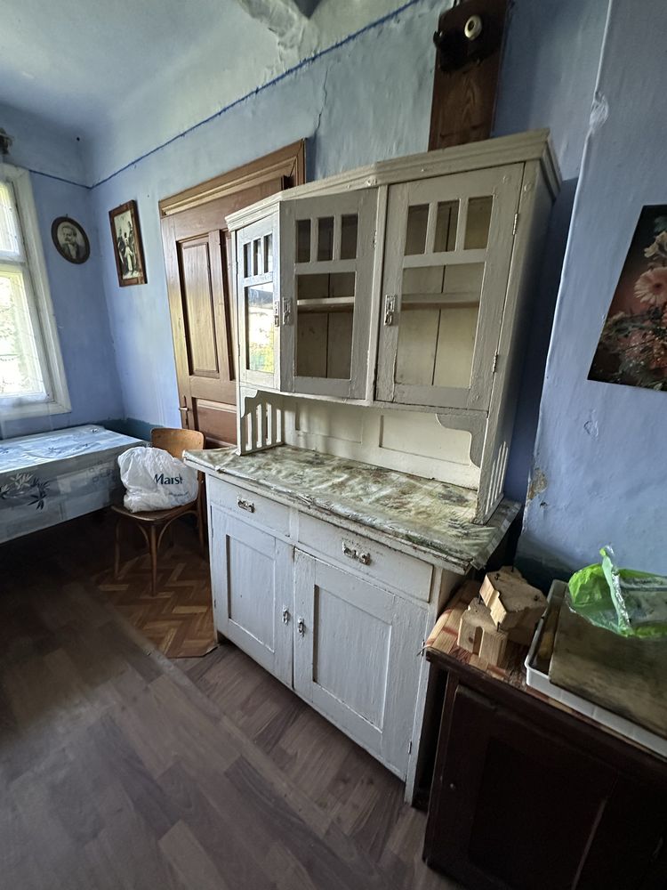 Креденс, сервант, буфет старовинний