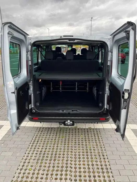 taren.pl wypożyczalnia busów Dobrzany Trafic Long 9 osobowy nowy 2024r