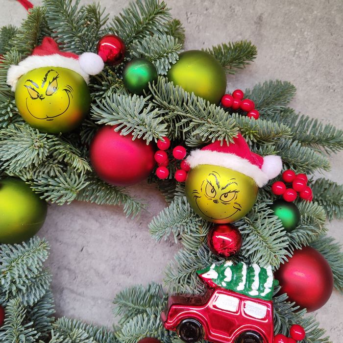 Wianek świąteczny na drzwi grinch jodła nobilis