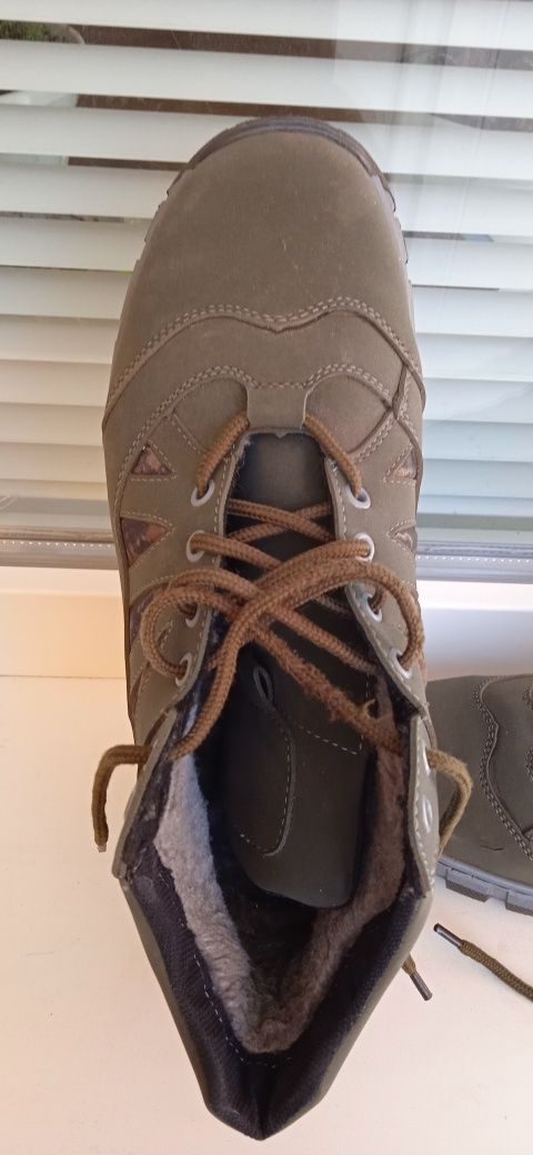 Туфли черные брэндовые ,42разм.,кожа,,Италия.,оригинал.Ботинки такт.43