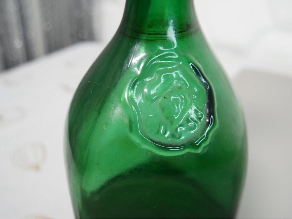 Декоративна скляна пляшка