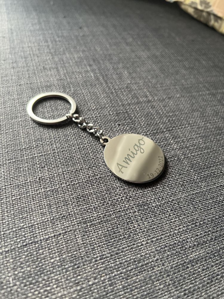 Chaveiros personalizados em madeira e inox