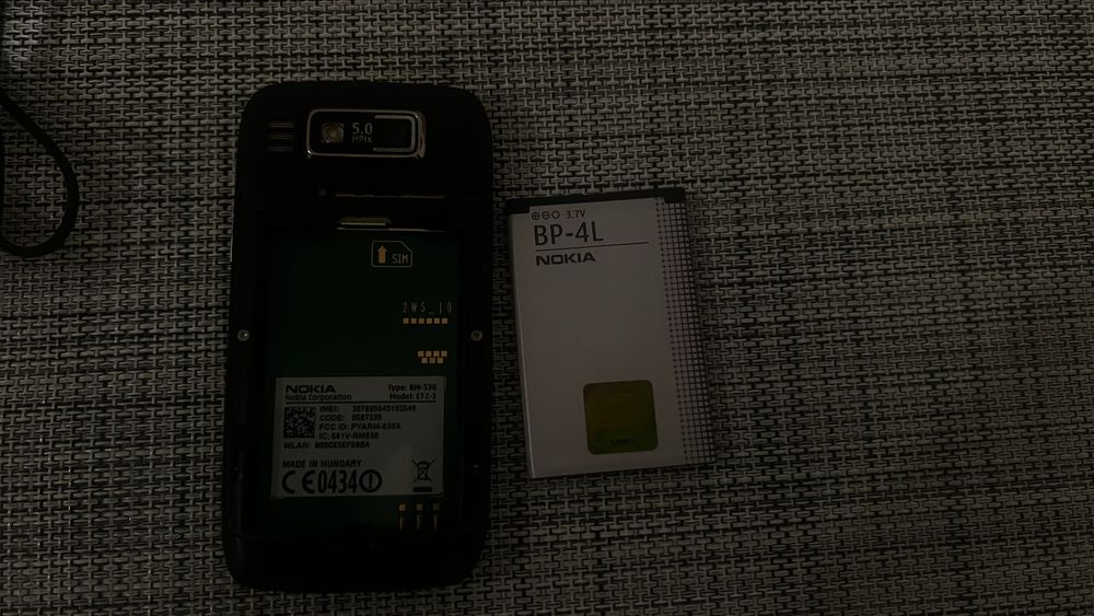 Telemovél Nokia E72