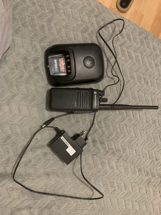 Radiotelefon Motorola DP2400e z Ładowarką