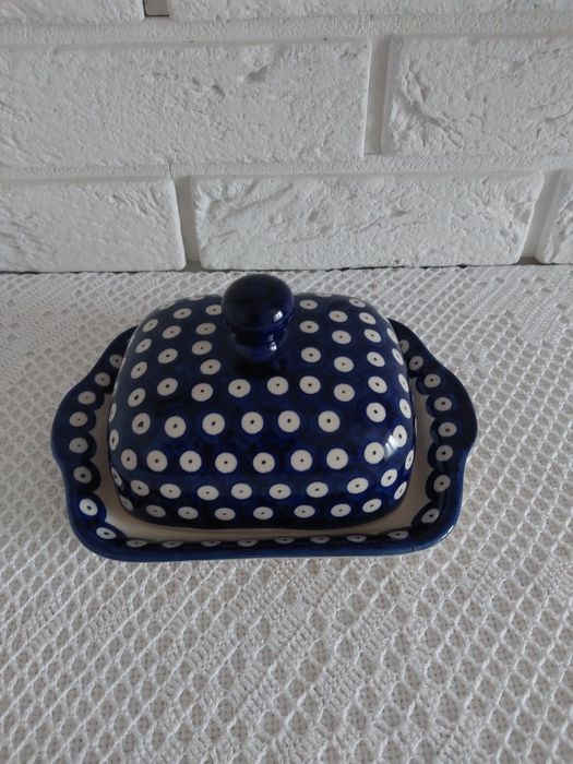 Ceramiczna maselniczka z Bolesławca.