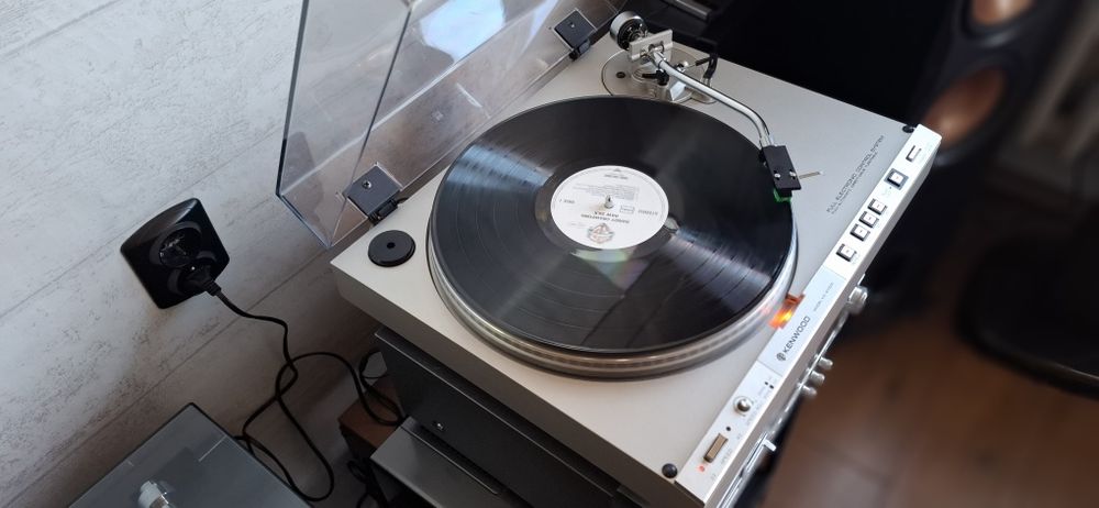Super gramofon Kenwood KD 4100R.