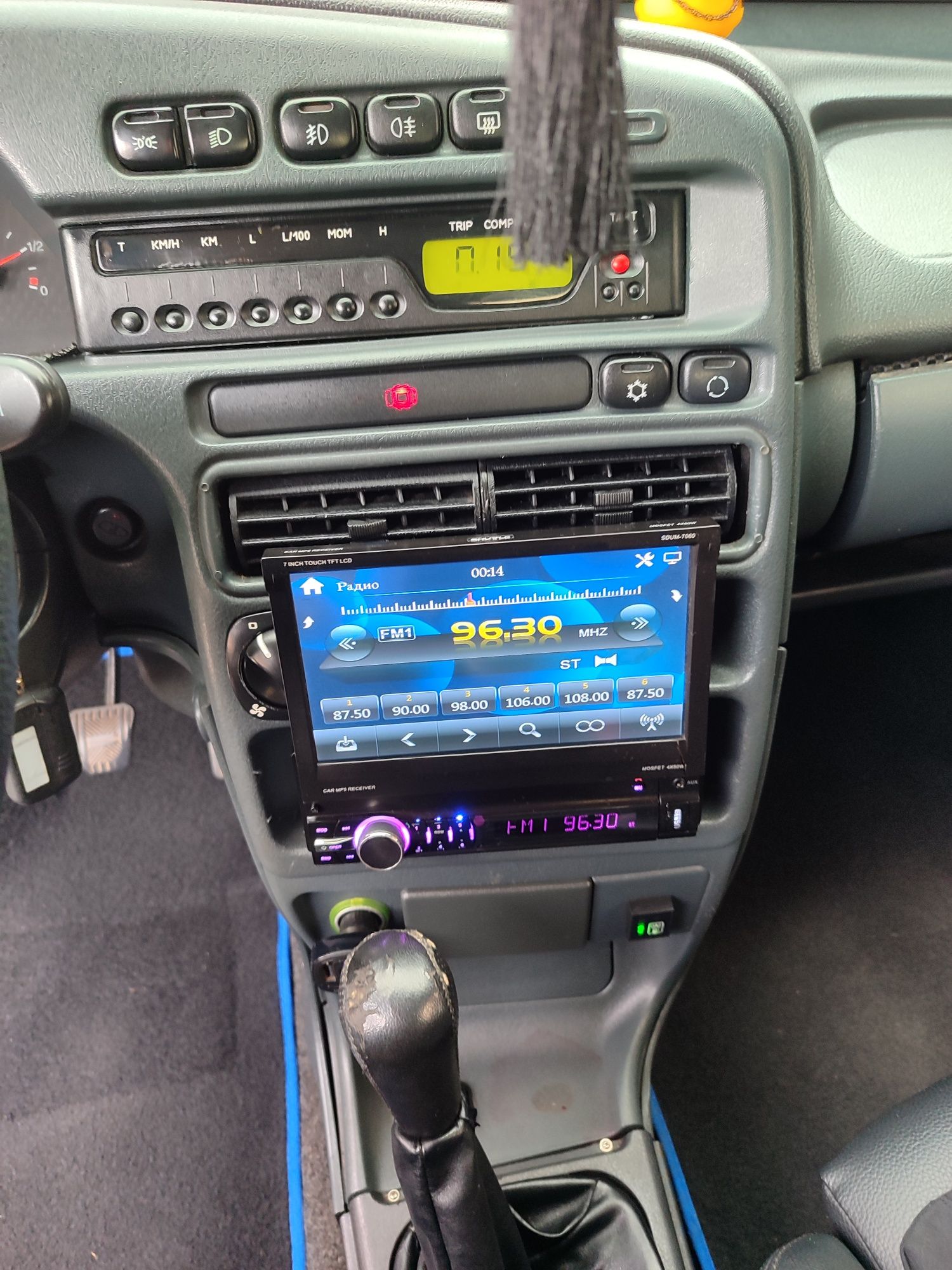 Продам автомагнитолу SHUTTLE SDUM 7060