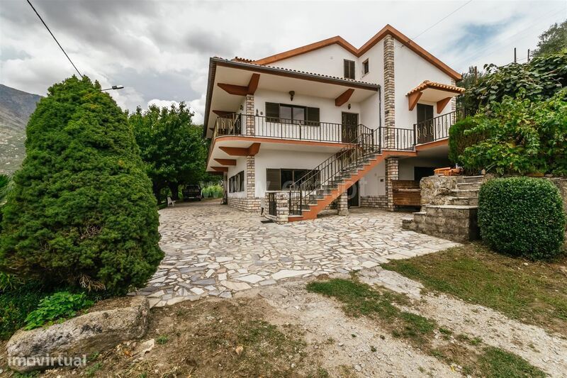 Moradia Isolada T5 / Covilhã, Cortes do Meio