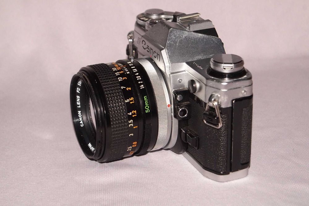 Canon AE-1 + FD 50mm f/1.4 або f/1.8