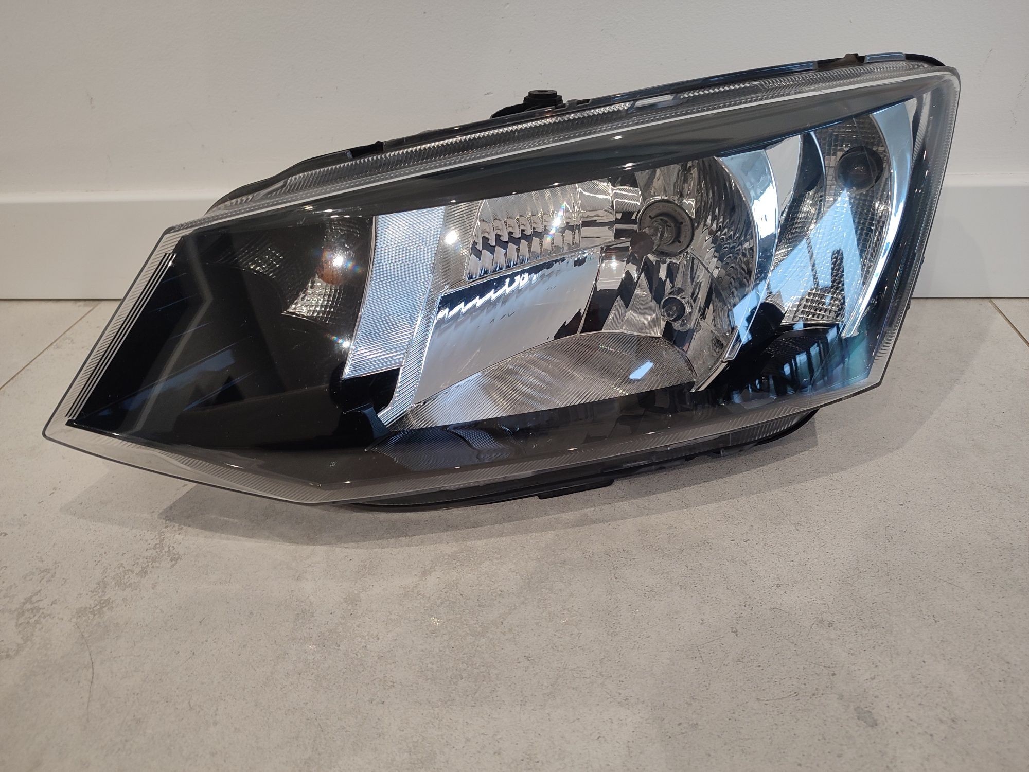 Lampa Reflektor Lewy Przód Skoda Fabia 3 III 16r Oryginał