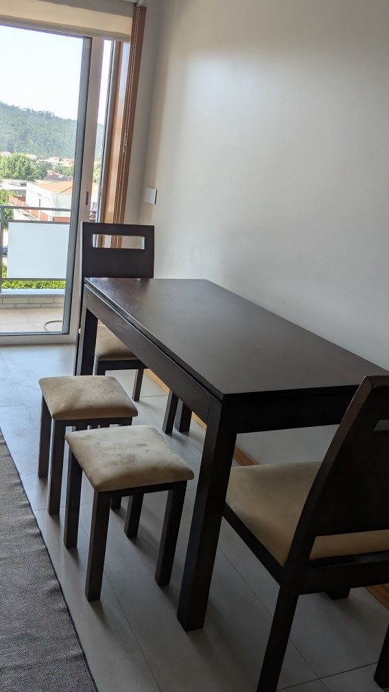 Mesa de Cozinha com Cadeiras