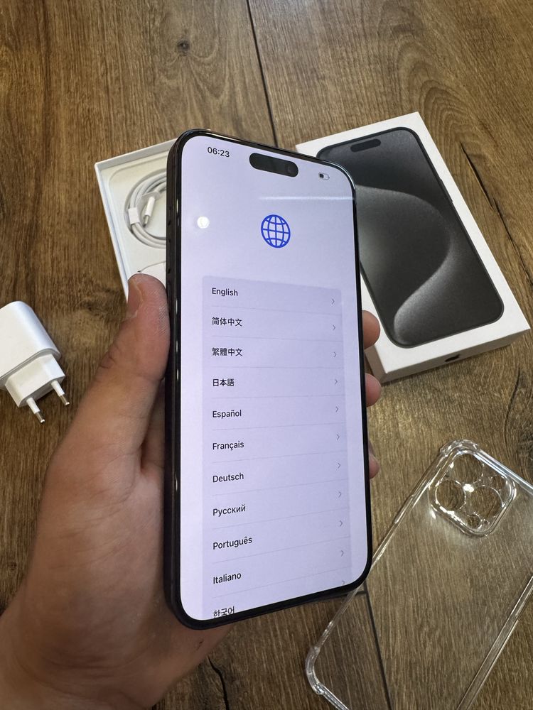 Iphone 15 pro max практически новый