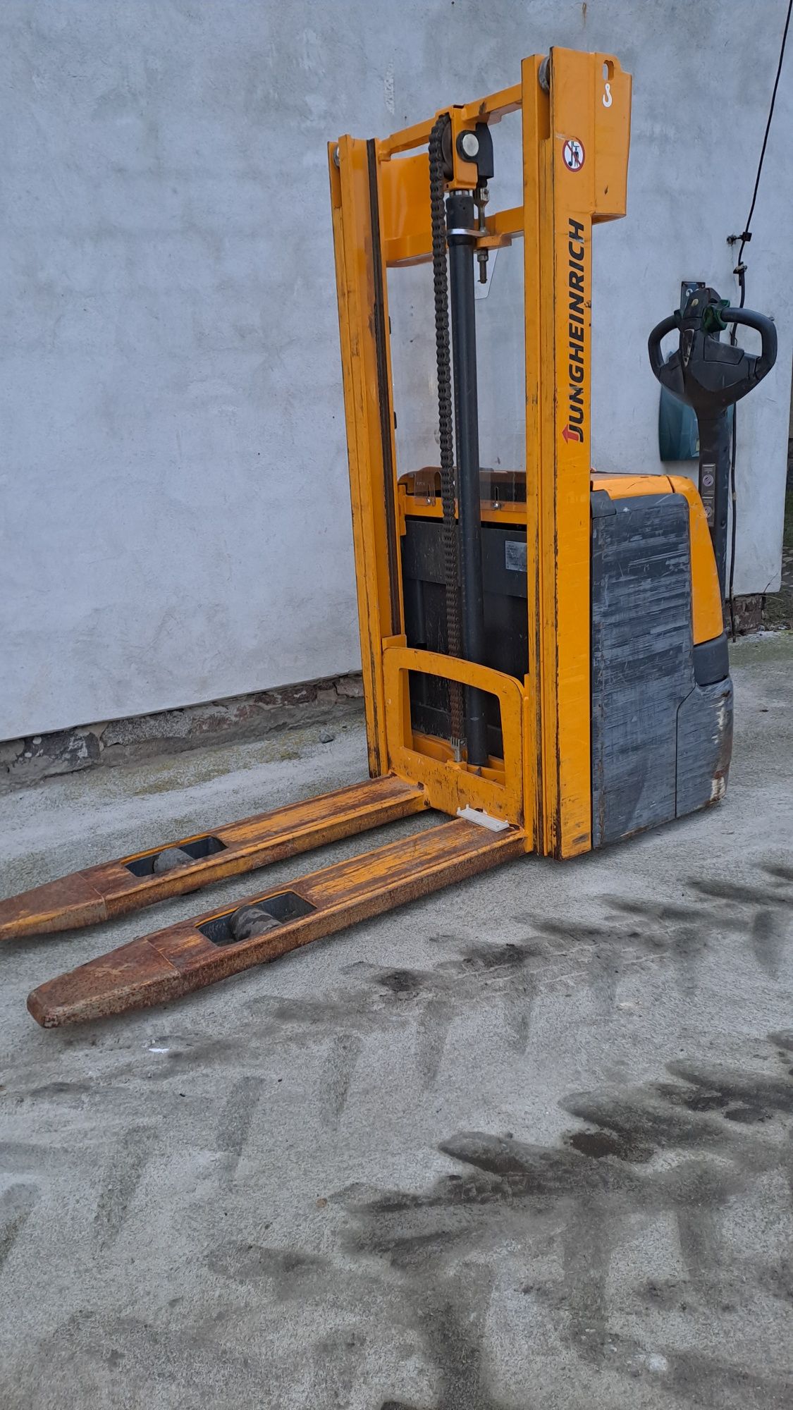 Wózek widłowy paleciak elektryczny Jungheinrich EJC 212 paletowy maszt