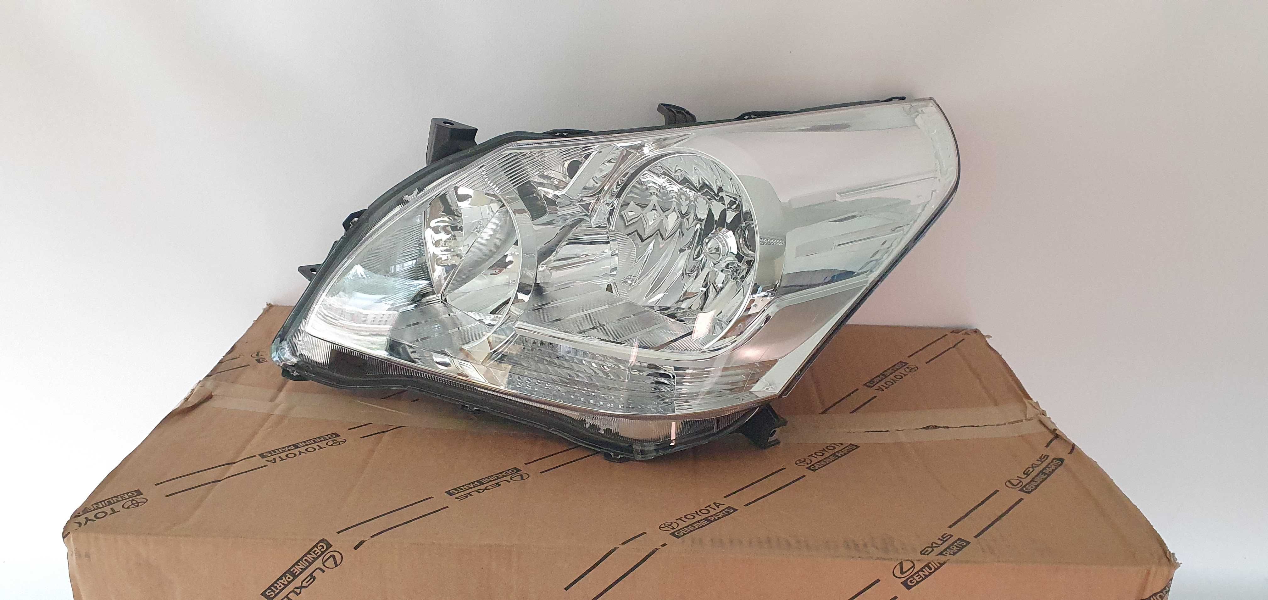 Lampa lewy przód Toyota Verso 09- lift OE Nowa