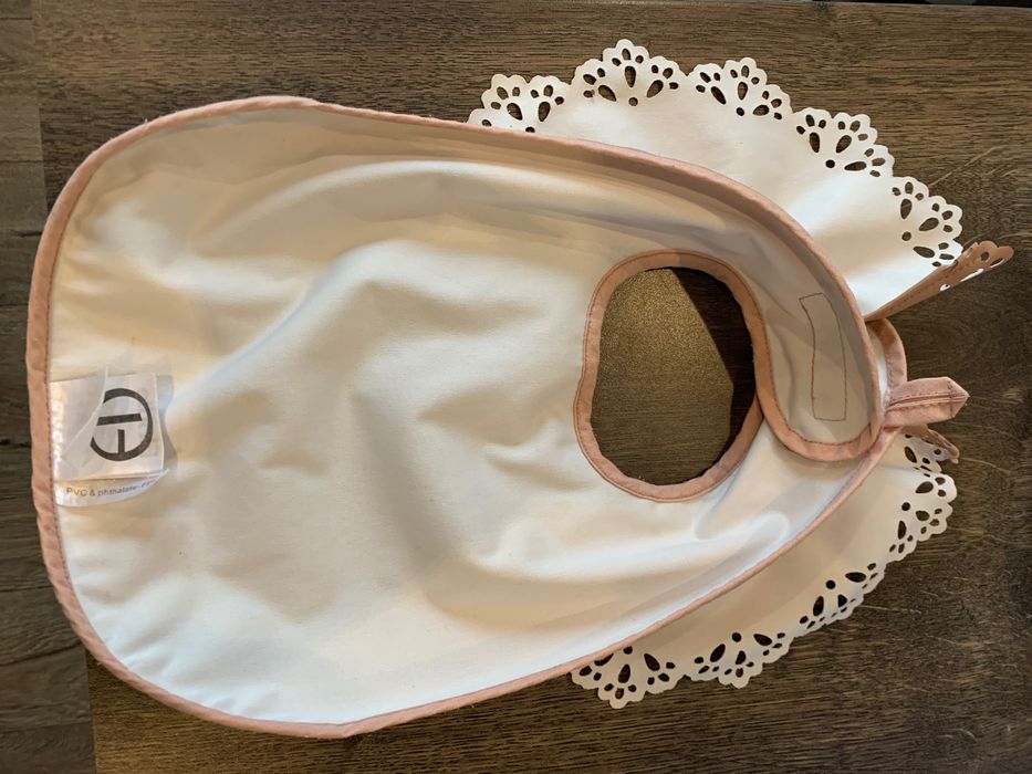 Śliniak Elodie Details pudrowy róż koronka