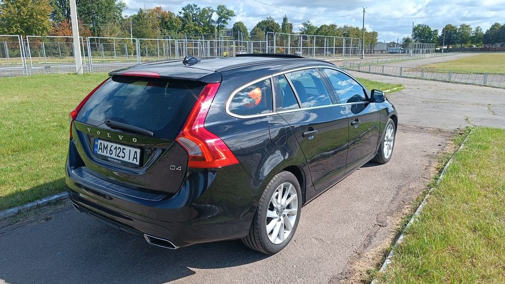 Автомобіль Volvo V60 D4