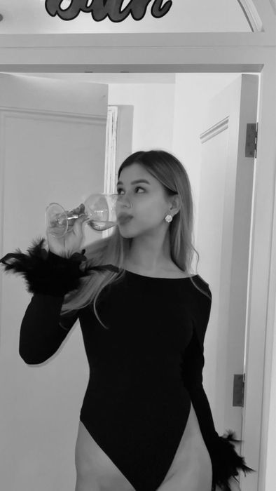 Боді з пірʼям