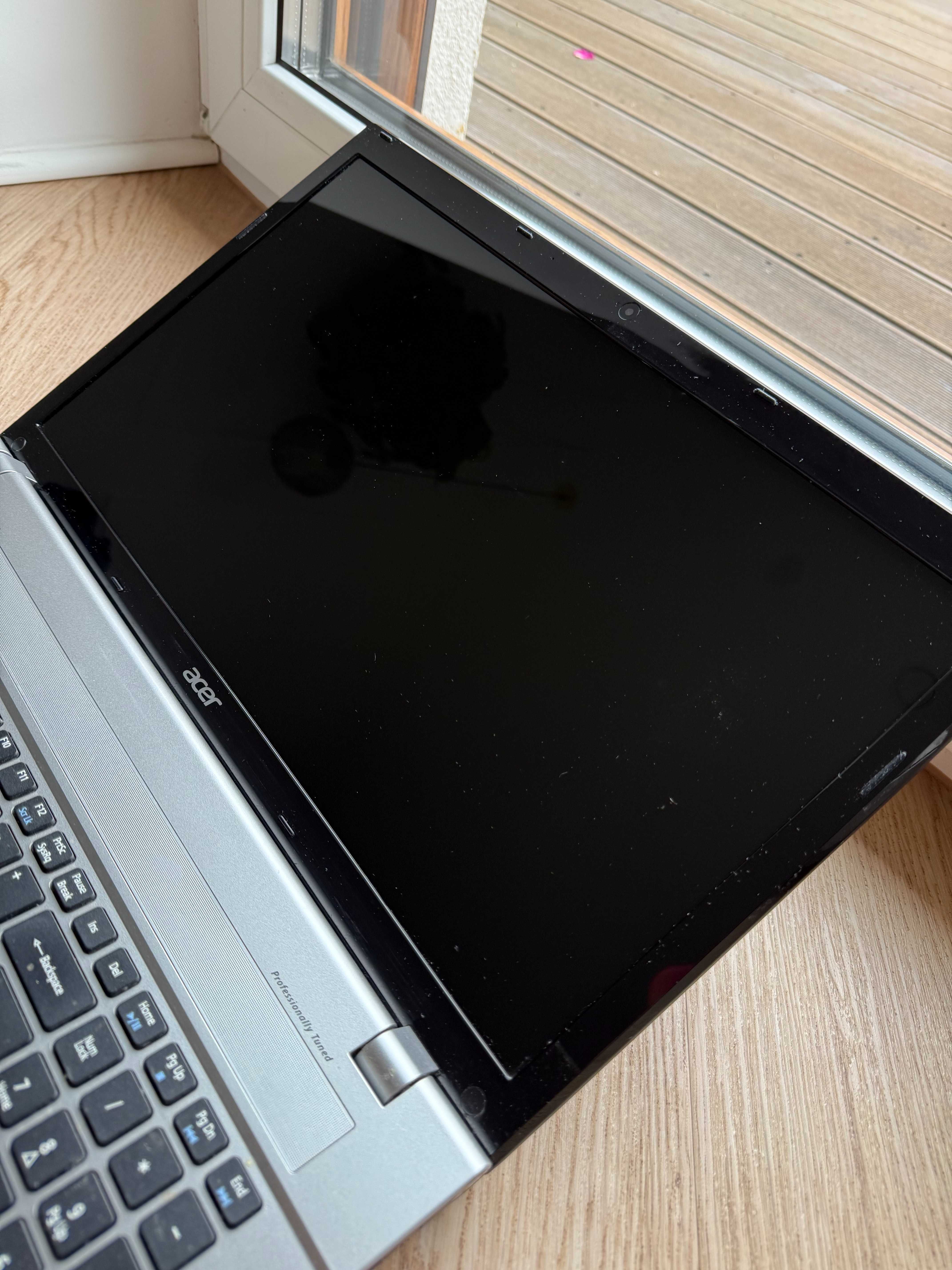 Laptop Acer Aspire V3-771G [V3-771G-53238G75MAii] sprawny