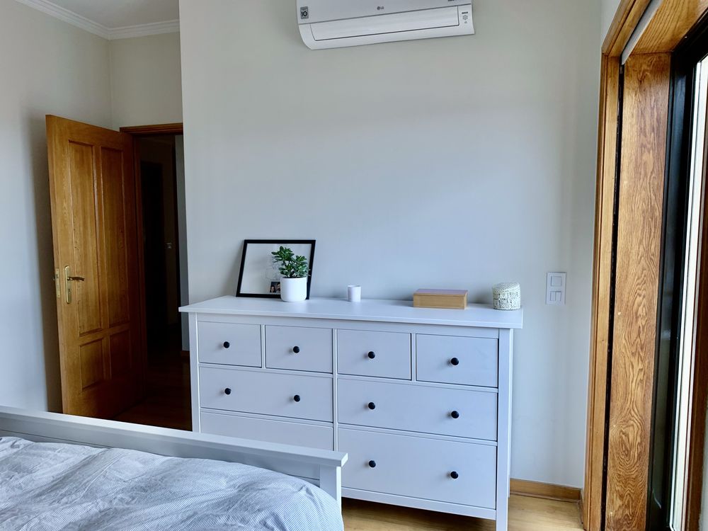 IKEA Hemnes: Comoda de 8 gavetas