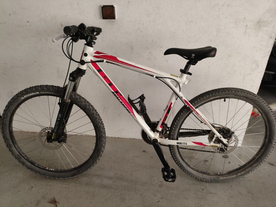 Bicicleta GT avalanche 3.0