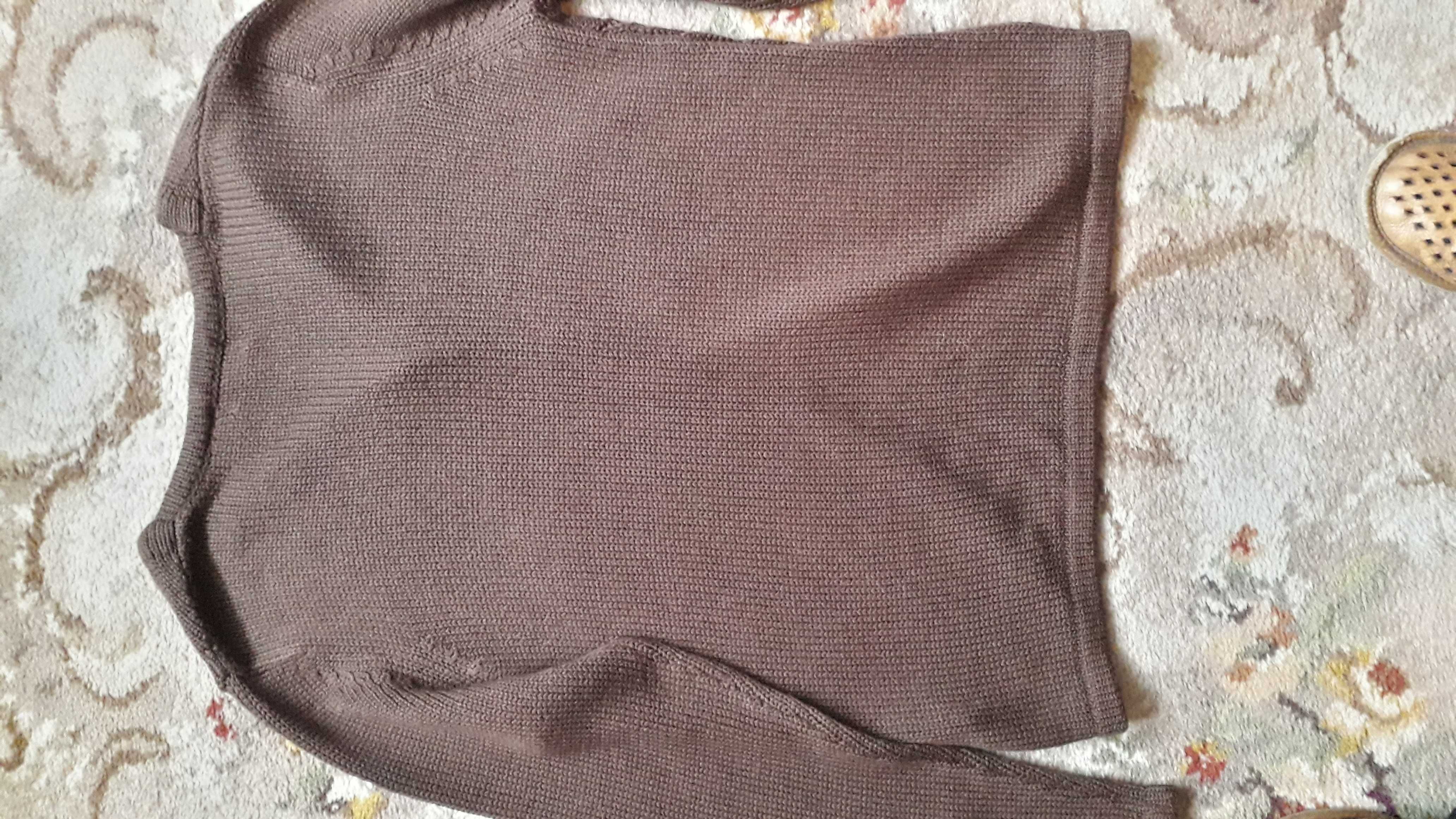 Brązowy sweter rozpinany  kardigan podkreślający talię