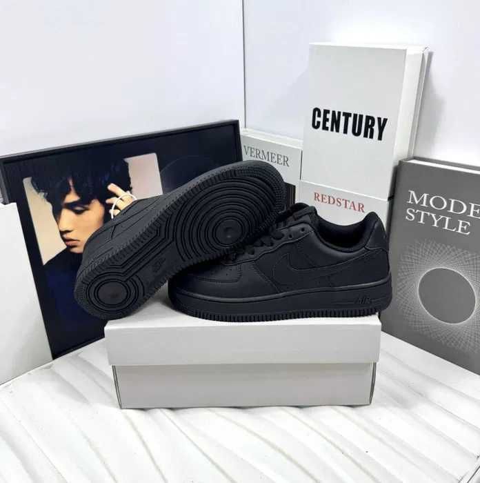 Buty Trampk Nike Air Force 1 Low '07 Black R.37.5