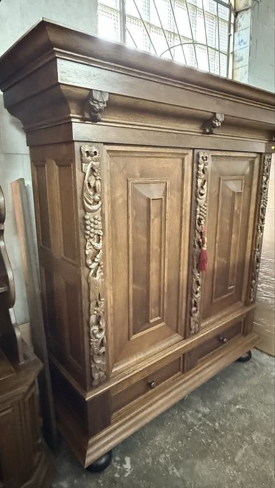 Шкаф с резьбой, дерево, антиквариат из Голландии