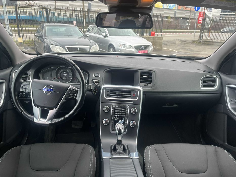 Volvo V60 (facelift) 2.0 дизель 2016 із Нідерландів