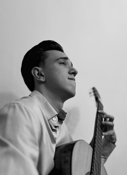 ВИКЛАДАЧ ГІТАРИ – Приватні уроки для дітей та дорослих!