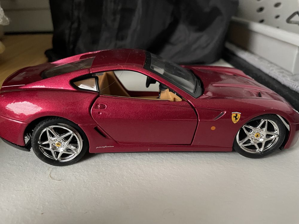 Ferrari zabawka kolekcjonerski