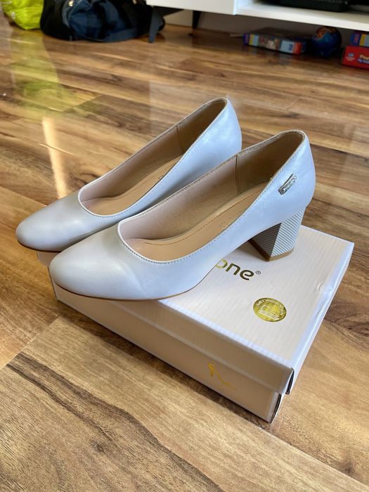 Buty damskie na słupku