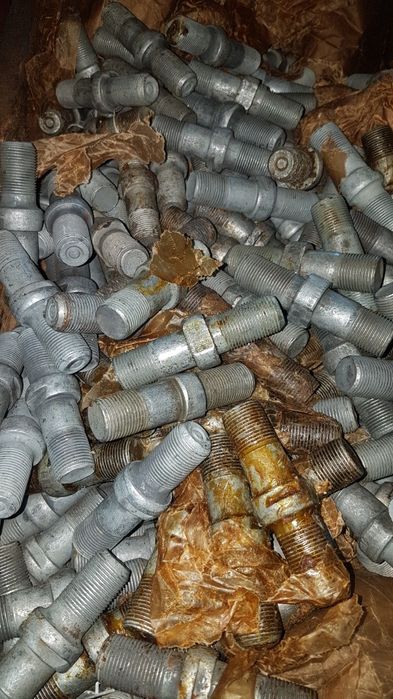 Шпилька ступиці ліва Зил 131