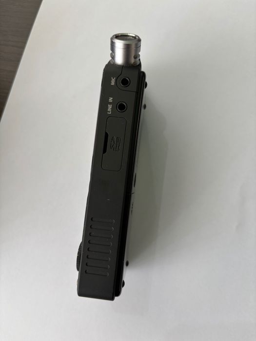 Професійний цифровий диктофон Olympus LS-14.