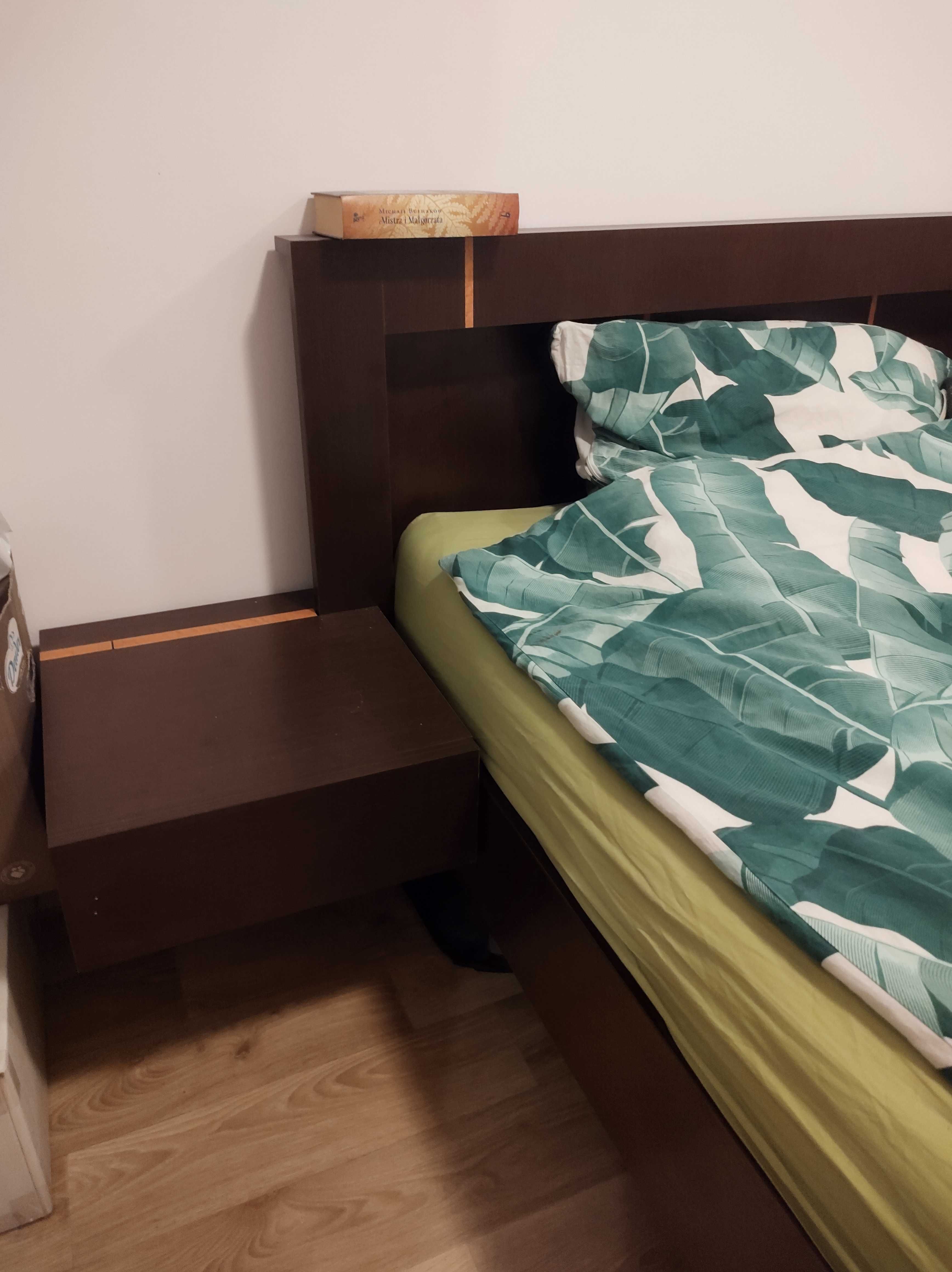 Łóżko do sypialni z szafkami nocnymi i szufladami