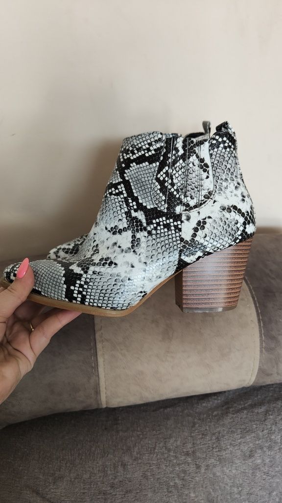Buty wężowe botki kowbojki 38 rozmiar