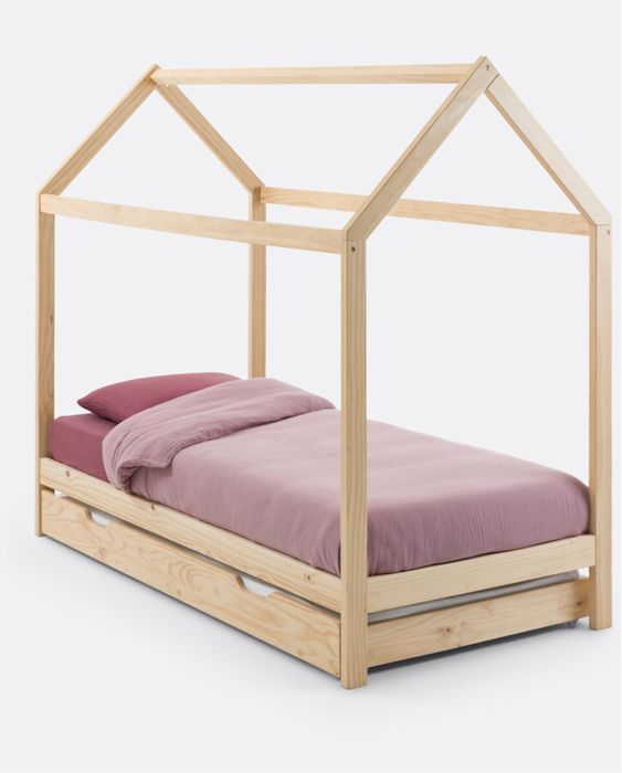 Cama-cabana em pinho maciço + cama gaveta + colchoes.