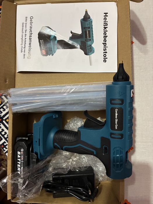 Акумуляторний клейовий пістолет