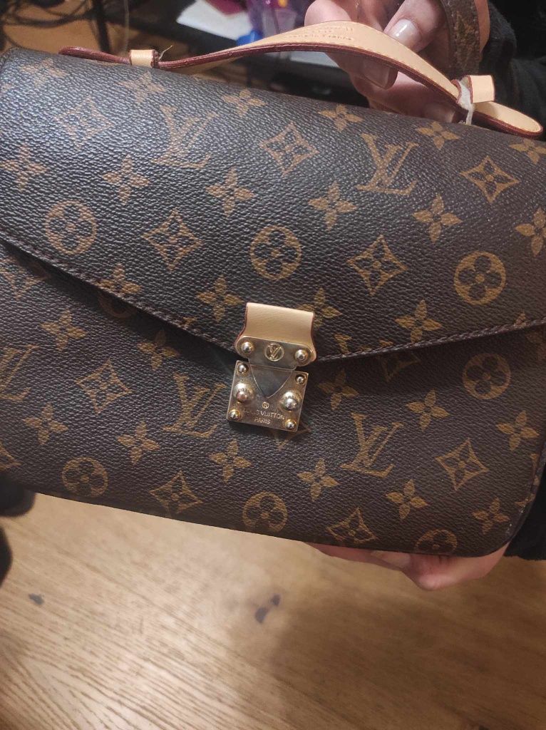 Piękna torebka Louis  Vuitton uszkodzona