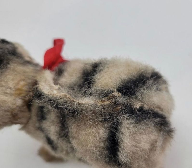 Игрушка механическая Кот с мячиком . 1960 год