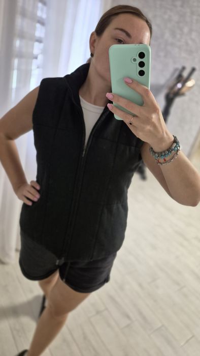 Жіноча жилетка чорна