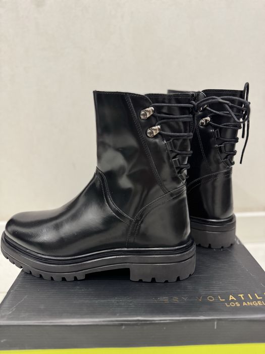 Продаю чоботи 39 розміра