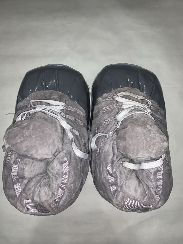 Тапки в стилі Jordan 11