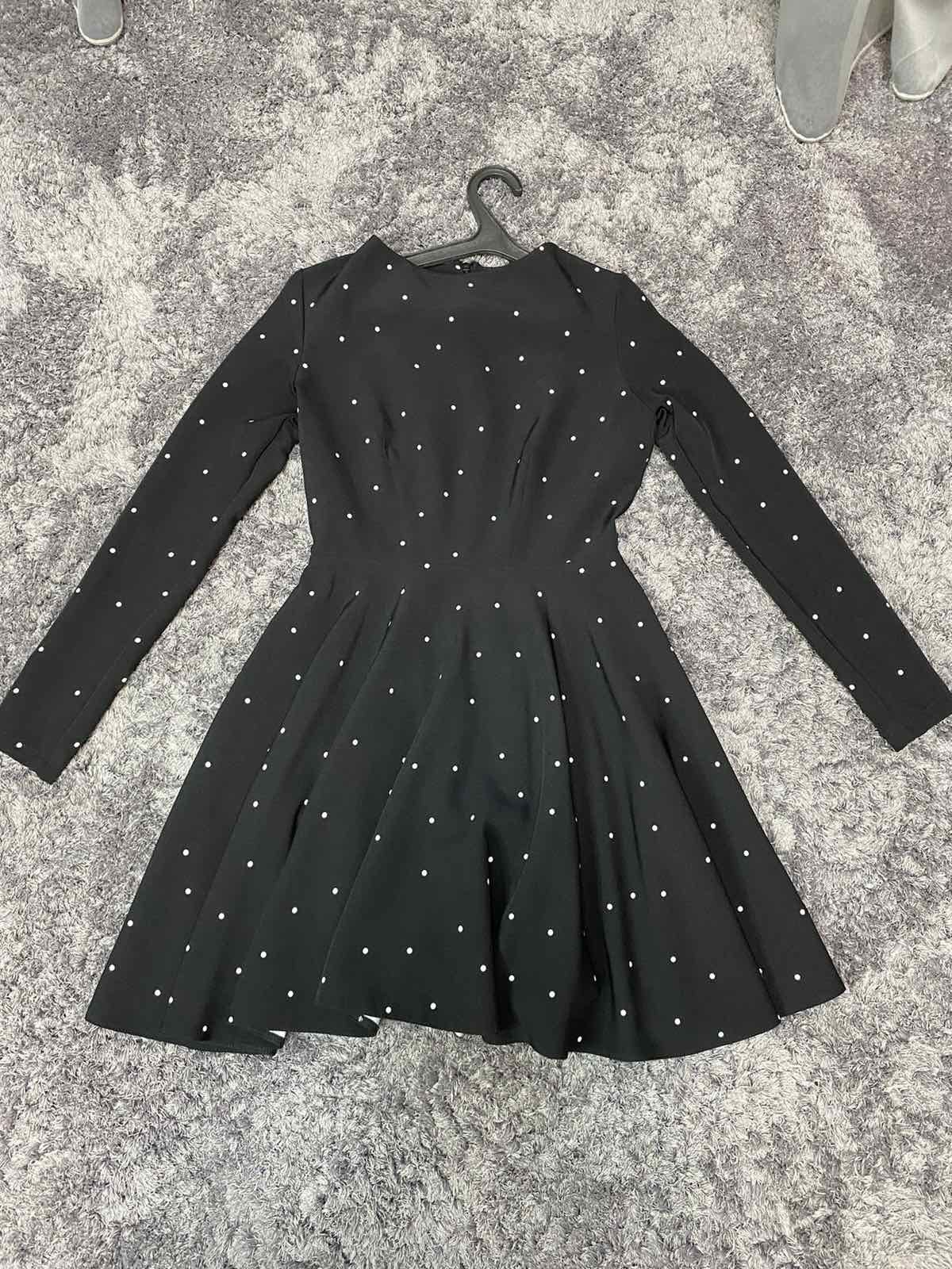 Сукня, чорного кольору, розмір S