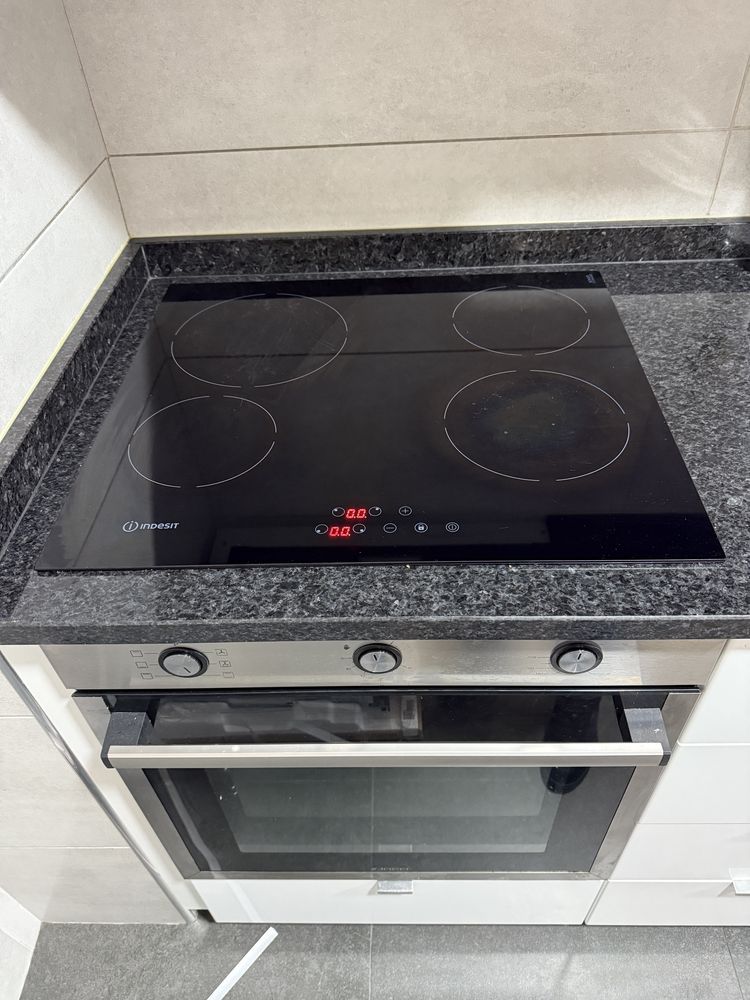 Placa de Vitrocerâmica INDESIT
