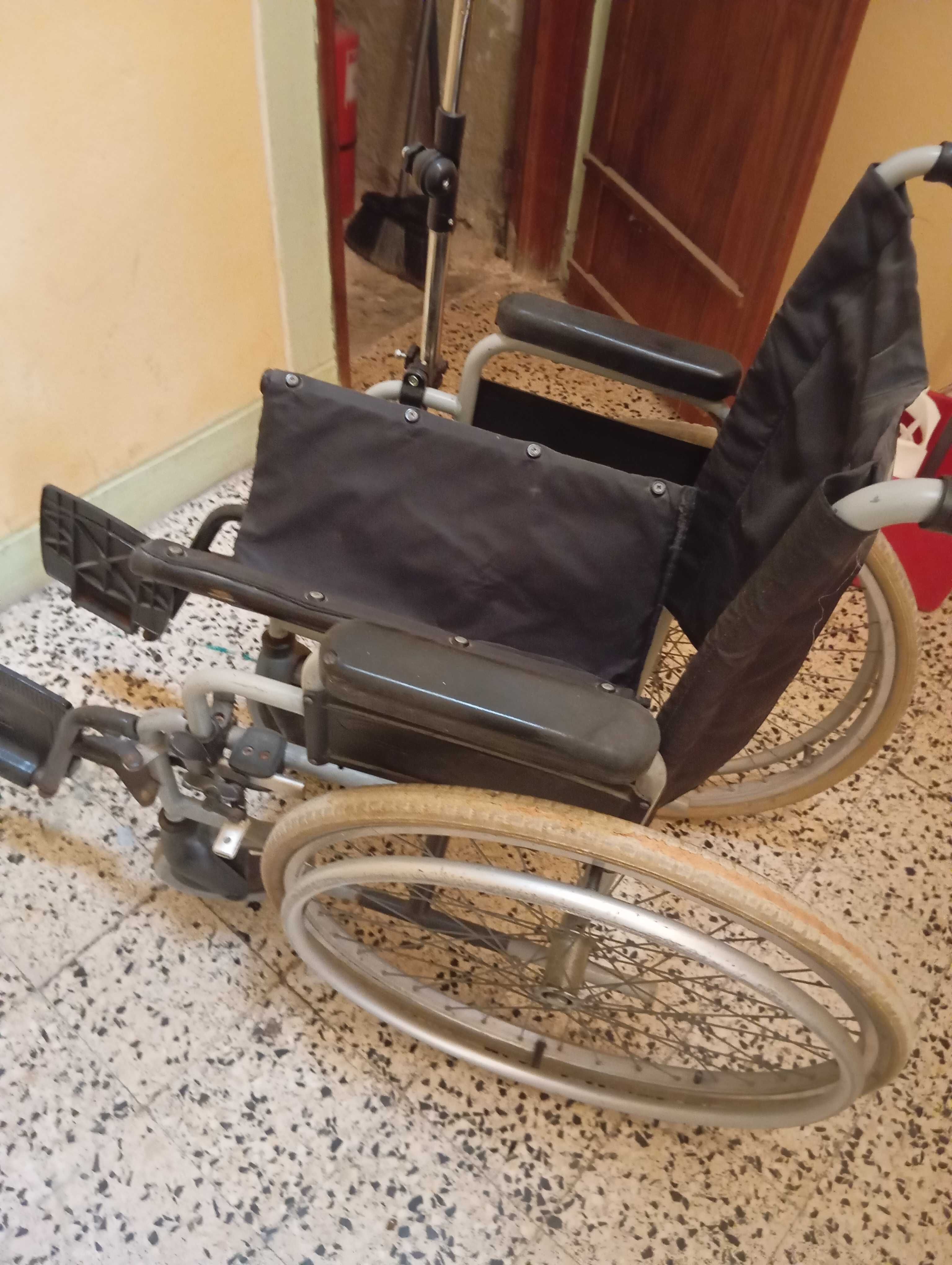 Cadeira de rodas com braço  para sombrinha