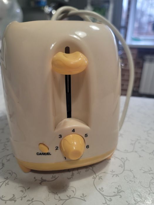 Тостер зі смайликом Saturn