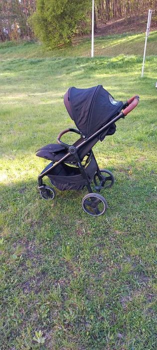 Wózek spacerowy stinger czarnego koloru